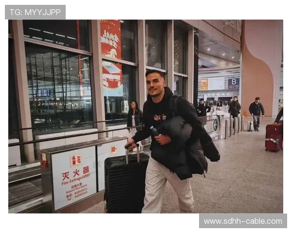 终于来了 山东中卫阿尔瓦罗抵京